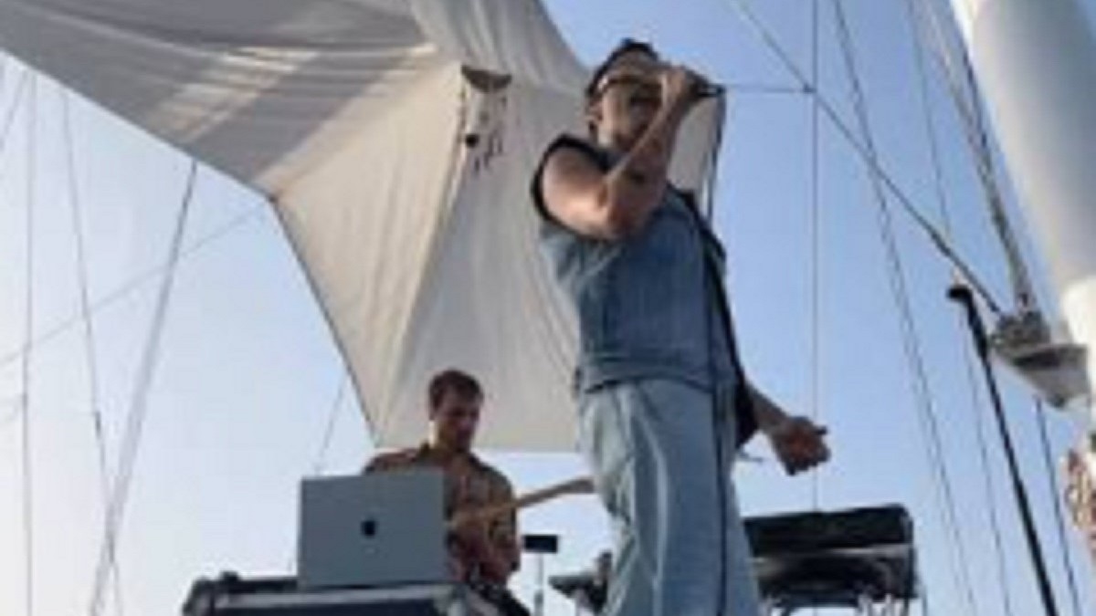 anche con uomini la confessione intima del cantante non mi sono fatto mancare nulla da Caffeinamagazine.it anche con uomini la confessione intima del cantante non mi sono fatto mancare nulla