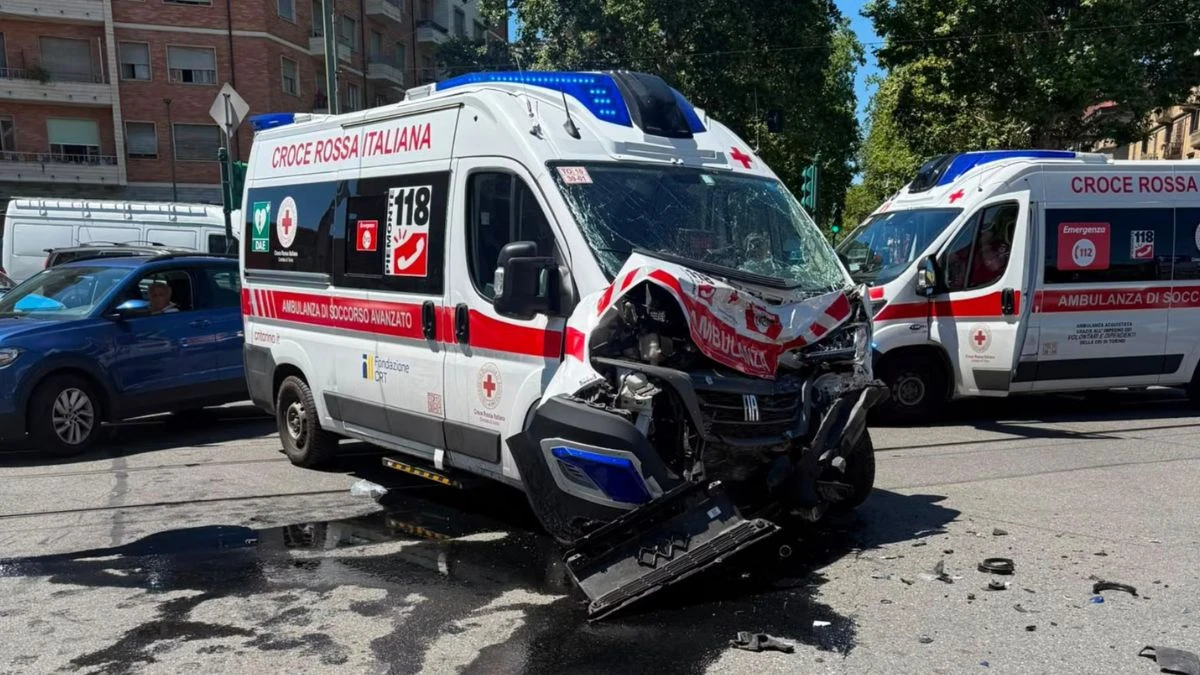 li ha presi in pieno ambulanza passa col rosso bilancio gravissimo da Caffeinamagazine.it li ha presi in pieno ambulanza passa col rosso bilancio gravissimo