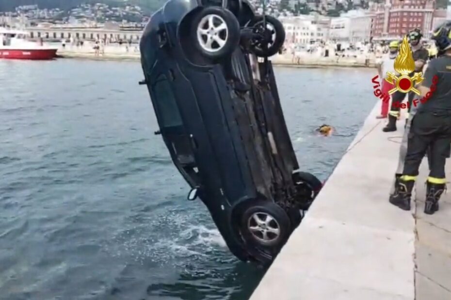 auto finisce mare recupero