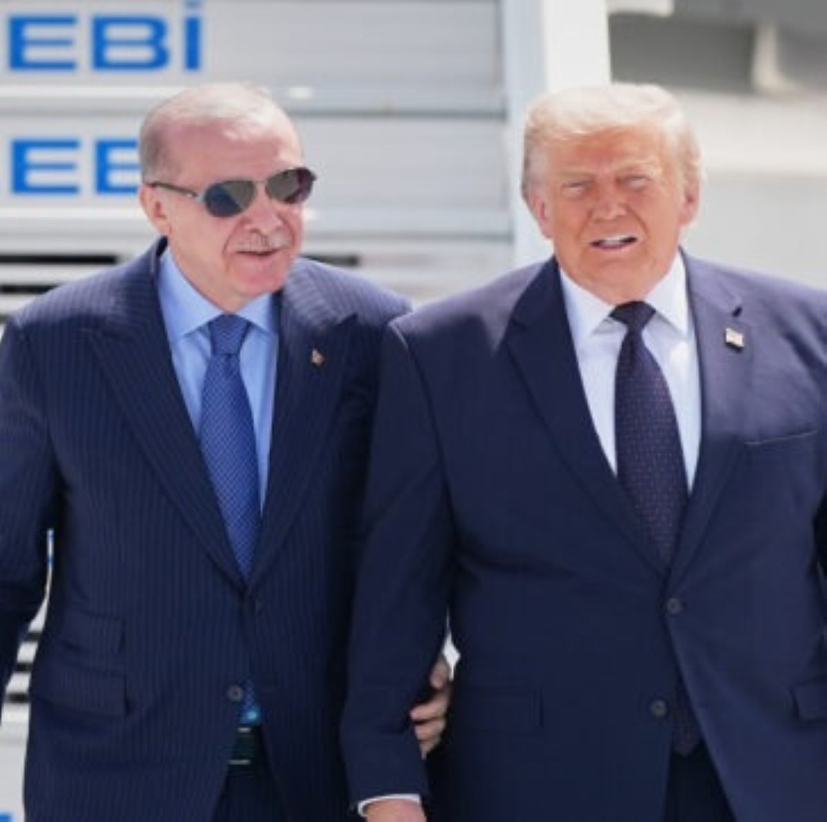 meloni vertice nato con chi seduta