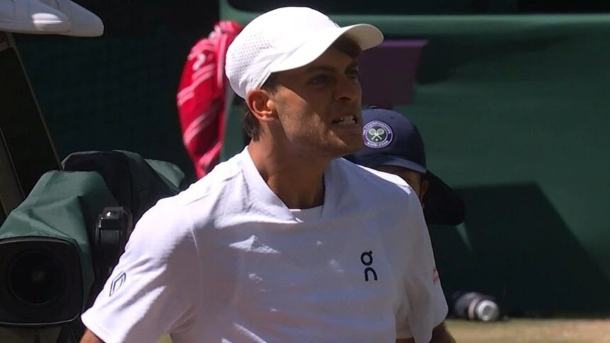 Wimbledon: Cobolli durante il match contro Arthur Fery