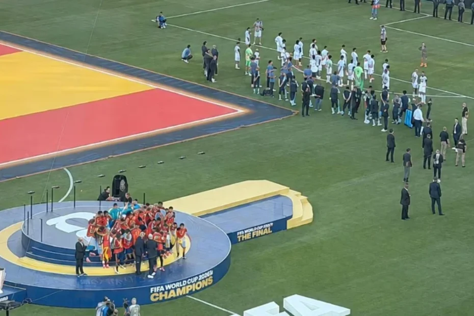 La cerimonia di premiazione della finale tra Spagna e Argentina
