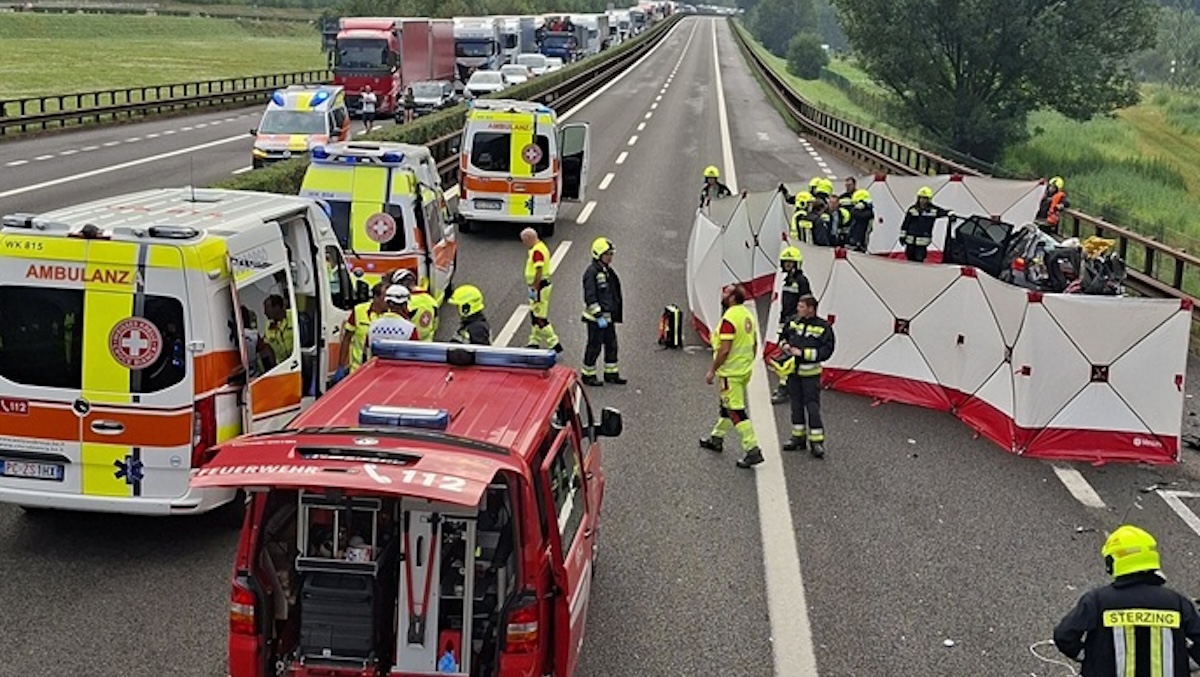 incidente mortale in autostrada schianto terribile e tragedia code per chilometri polizia e 118 sul posto da Caffeinamagazine.it incidente mortale in autostrada schianto terribile e tragedia code per chilometri polizia e 118 sul posto