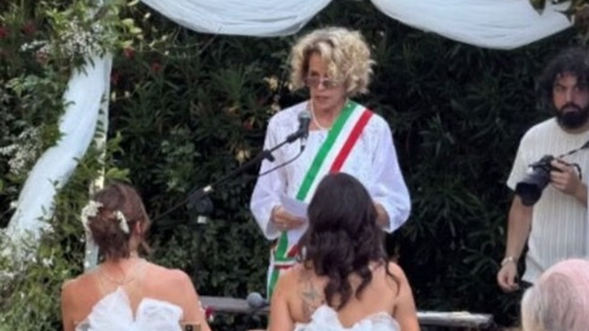 moglie e moglie festa nello spettacolo italiano unione civile in un clima di festa da Caffeinamagazine.it moglie e moglie festa nello spettacolo italiano unione civile in un clima di festa