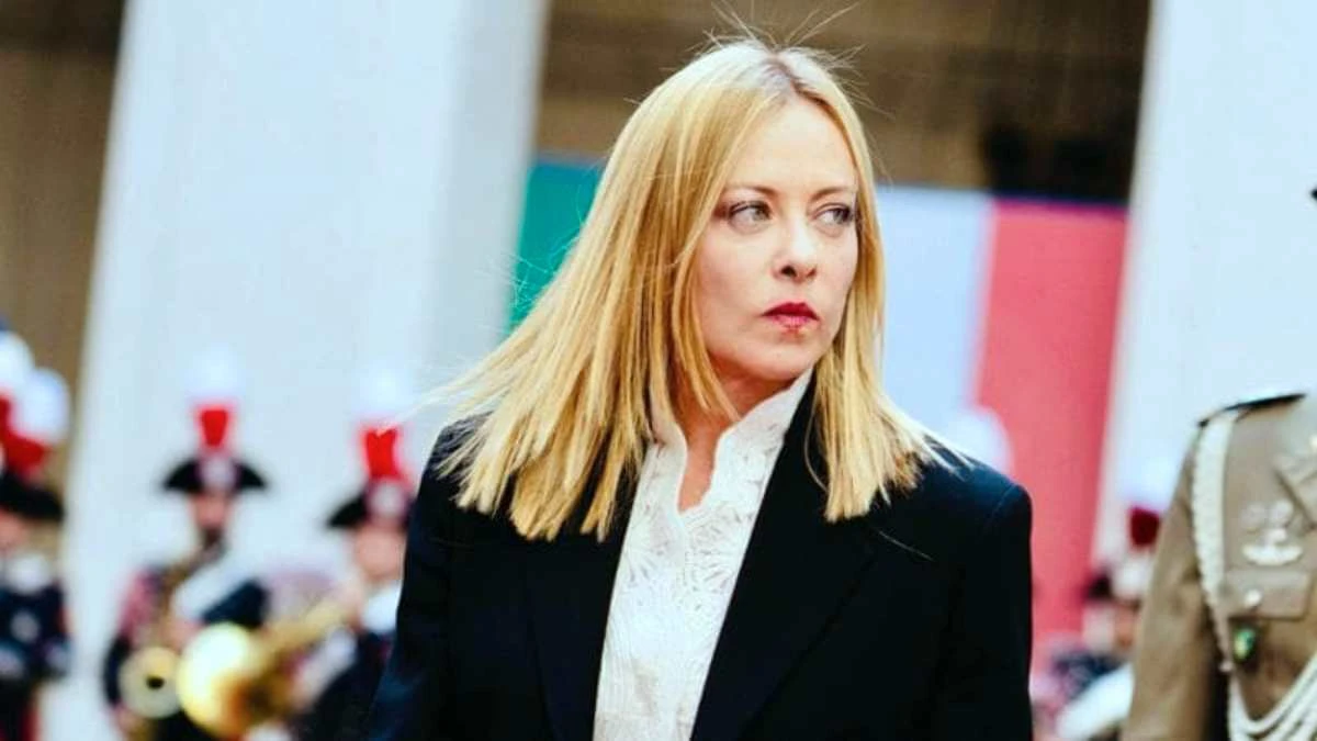 Giorgia Meloni durante un intervento politico