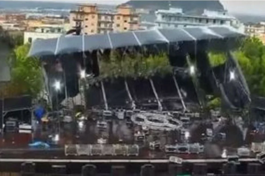 palco crolla maltempo video