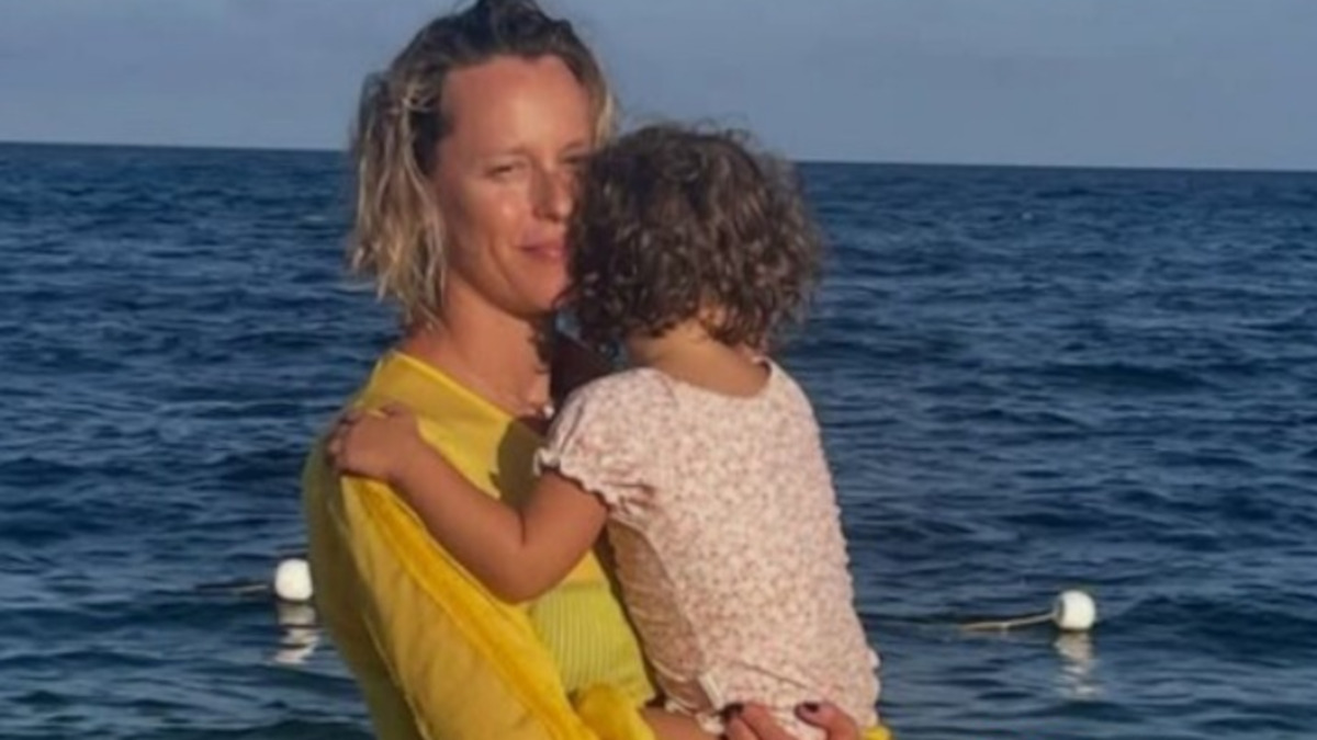 al mare senza il marito federica pellegrini le foto con la figlia matilde e l8217annuncio da Caffeinamagazine.it al mare senza il marito federica pellegrini le foto con la figlia matilde e l8217annuncio
