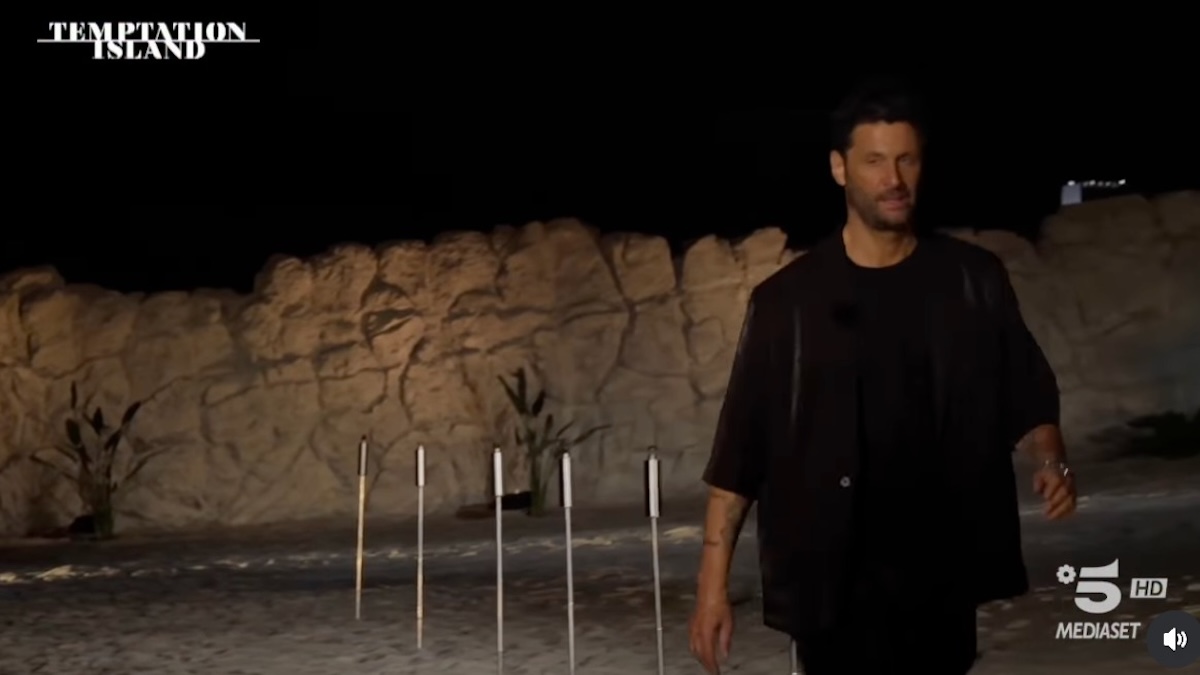 maiale non ci posso credere temptation island la scoperta choc poi il disastro al fal242 da Caffeinamagazine.it maiale non ci posso credere temptation island la scoperta choc poi il disastro al fal242