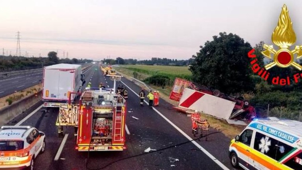 protocollo d8217emergenza autostrada nel caos schianto tremendo da Caffeinamagazine.it protocollo d8217emergenza autostrada nel caos schianto tremendo