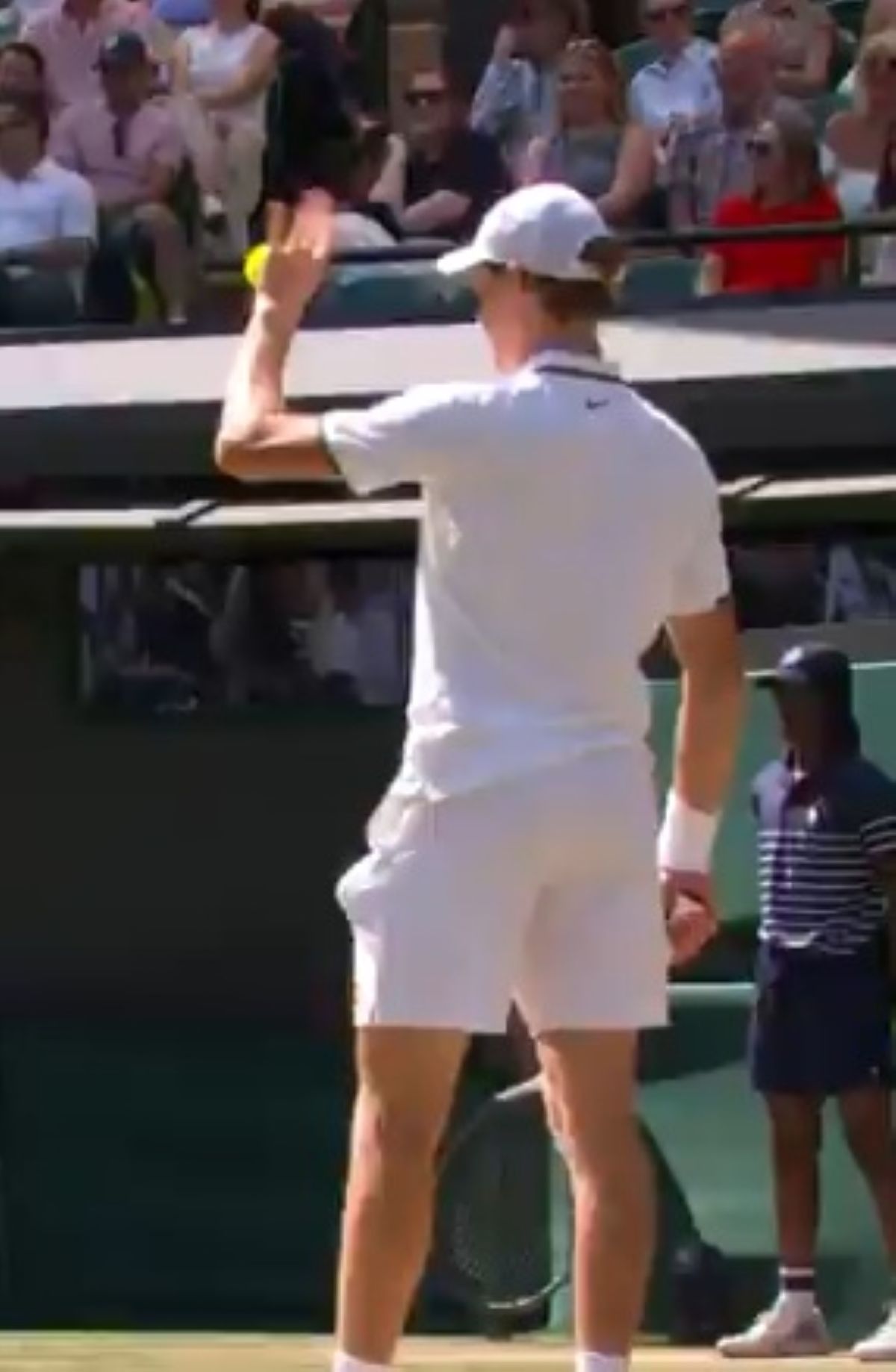 wimbledon sinner saluta bambino