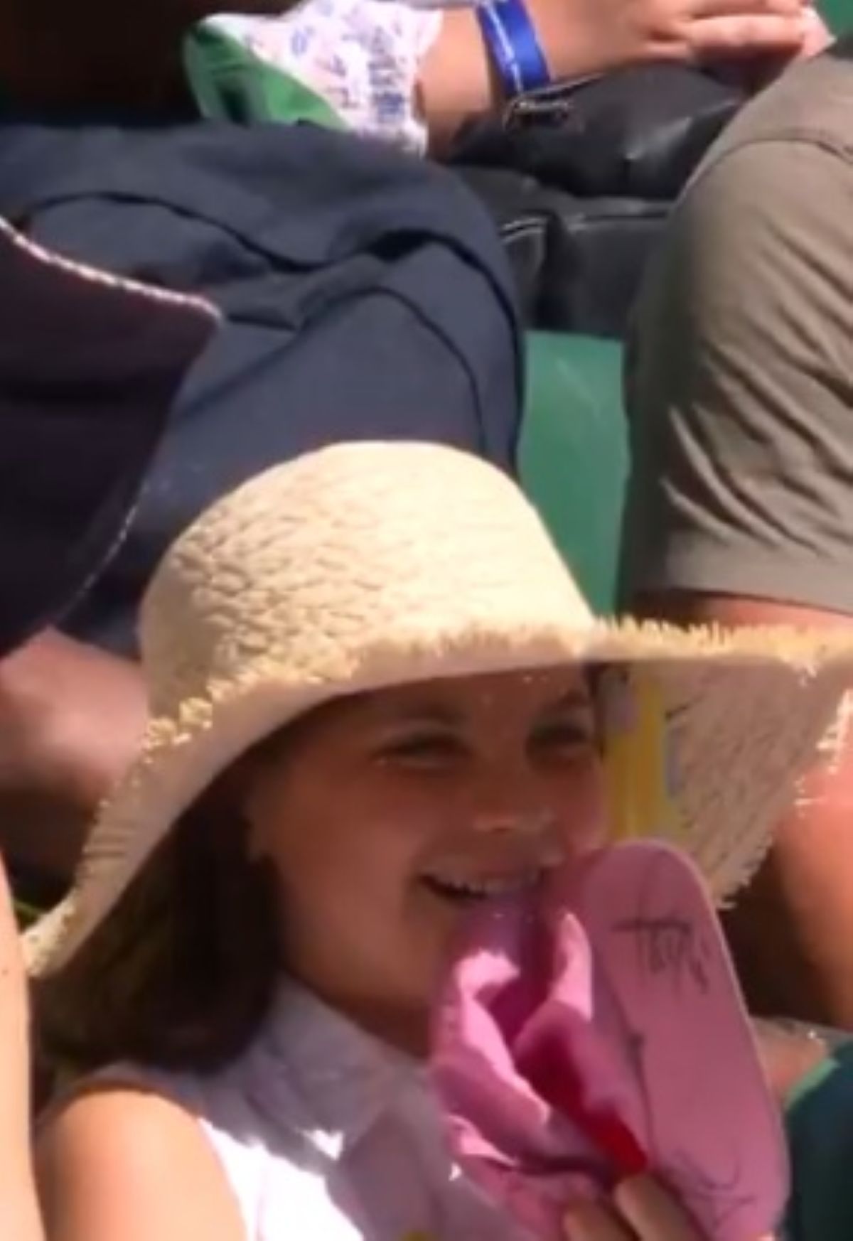 wimbledon sinner saluta bambino
